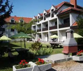 Siesta Club Apartman Harkány - Image 1