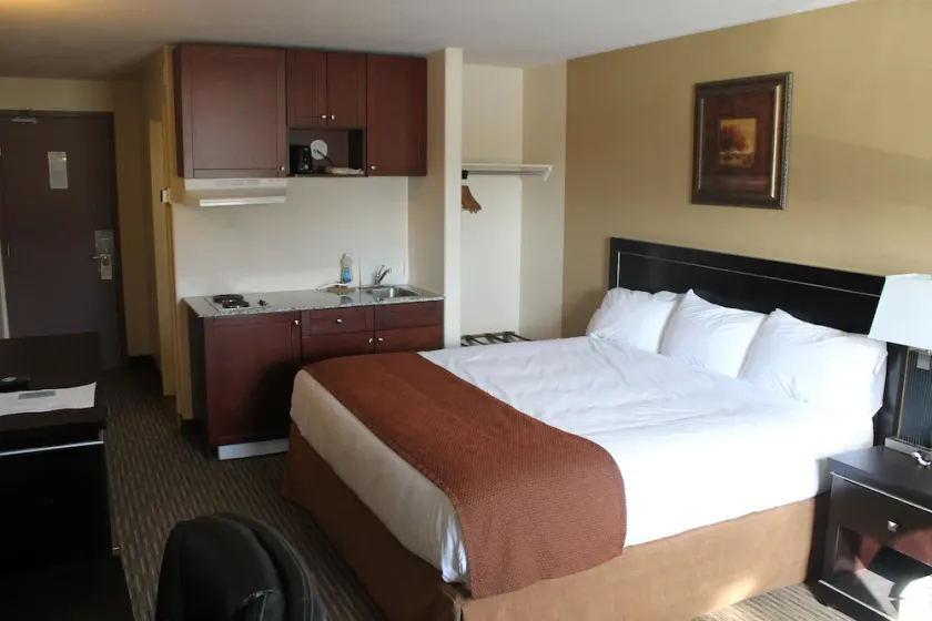 HORIZON INN & STEAK HOUSE - Image 1