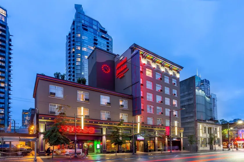 Howard Johnson by Wyndham Vancouver Downtown - Image 1
