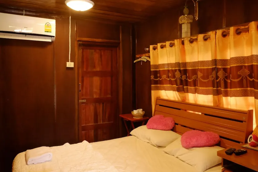 Suksomjai Hotel - Image 1