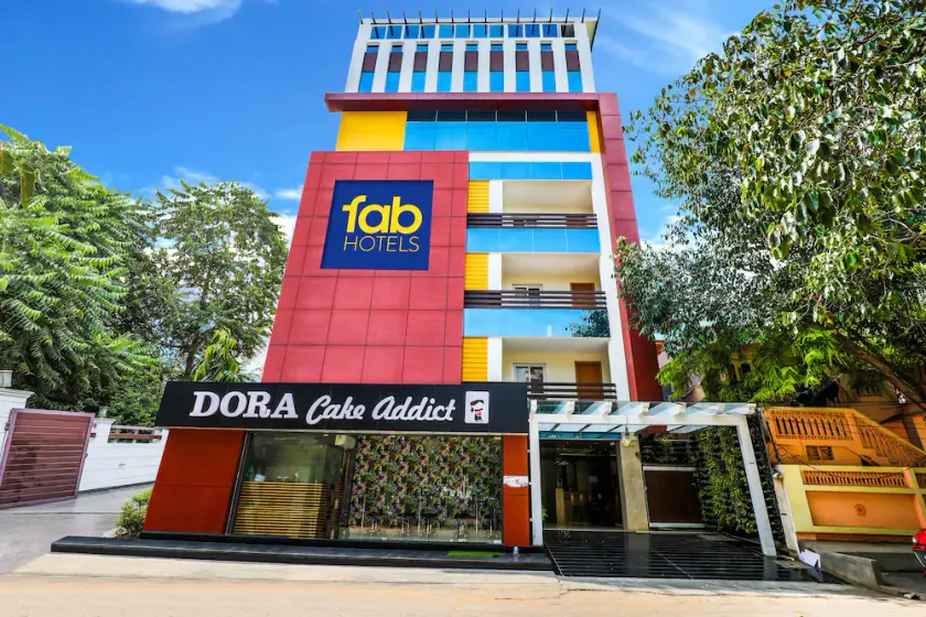 FabHotel Capitol Suites - Image 1