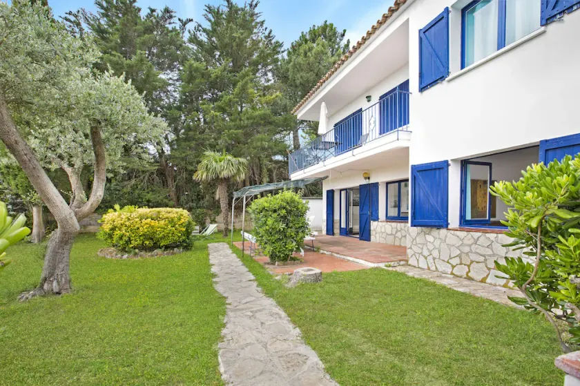 Villa Roc pl - Image 1