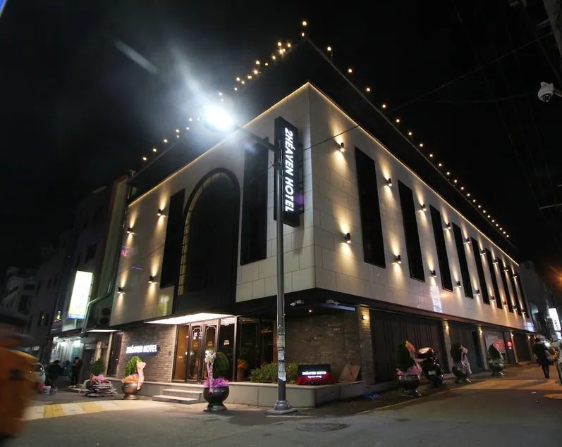 To Heaven Hotel Nampo - Image 1