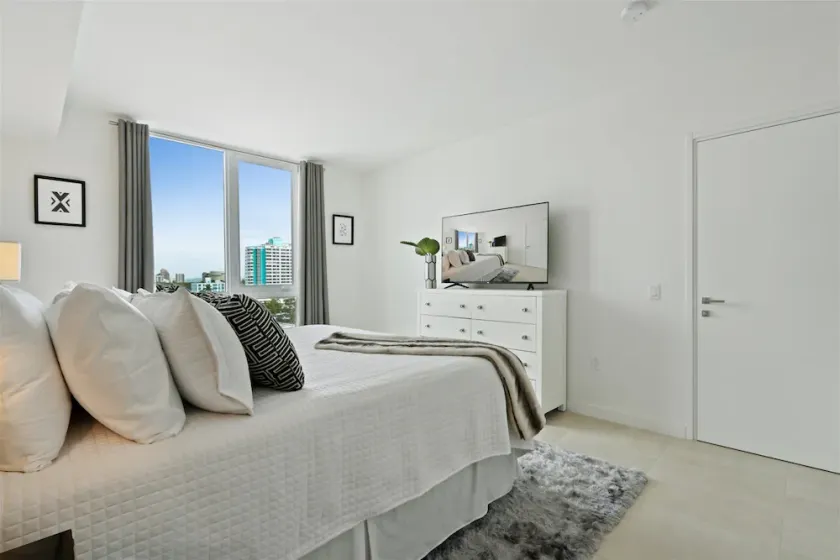 Top Fort Lauderdale Condo 7th Floor - Private and Sanitized, Hotel Amenities, Free Parking for Stays Over 27 Days, 400 ft From the Beach. Hosted by Super Host! - Image 1