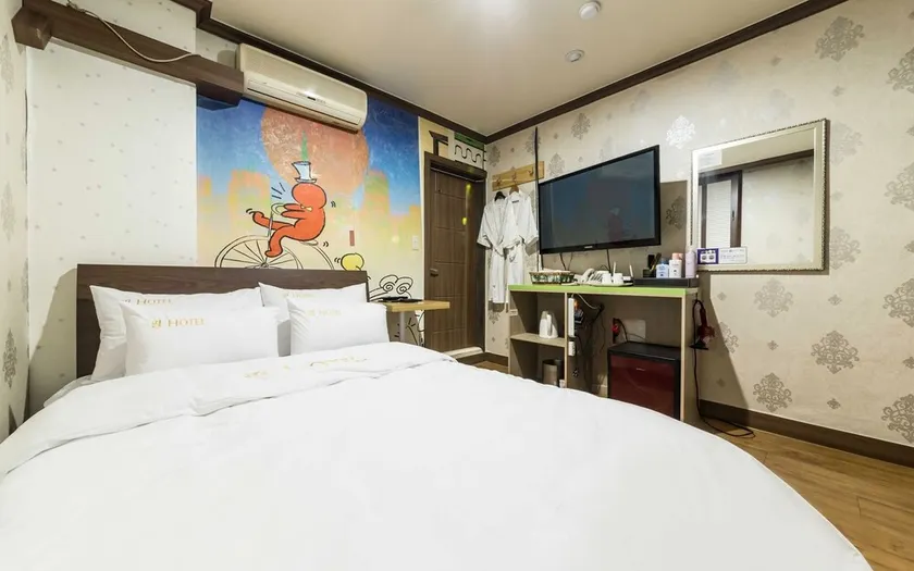 Goodstay Feel Hotel - Image 1