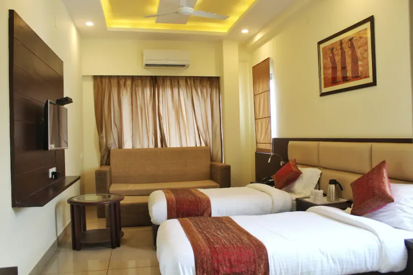 Hotel Sarovar Grand - Image 1