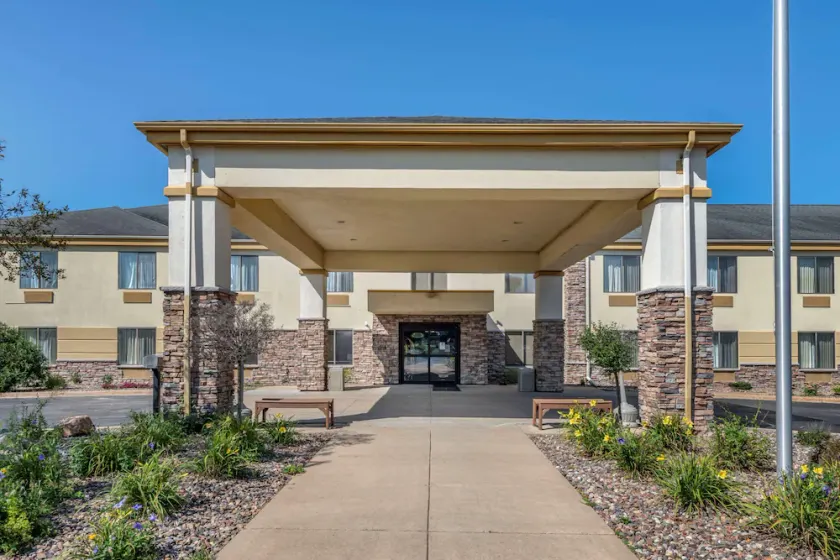 Comfort Inn & Suites Black River Falls I-94 - Image 1