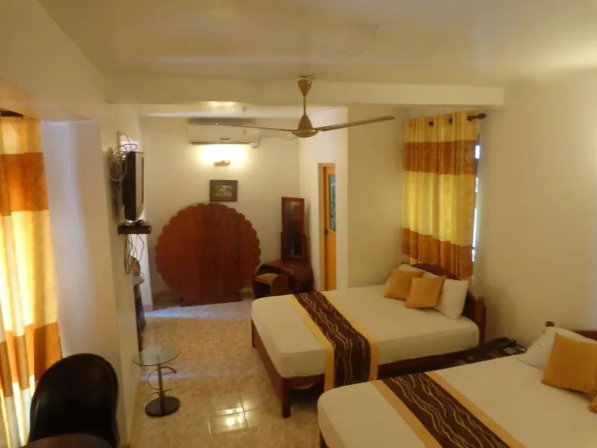 Oak Wood Inn Kandy - Image 1