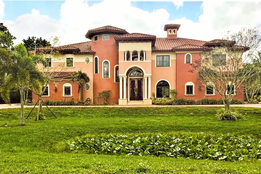 Chateau Paradiso Plantation Mansion - Image 1