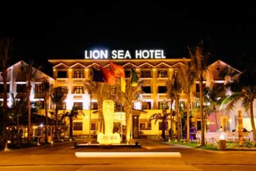 Lion Sea Hotel - Image 1