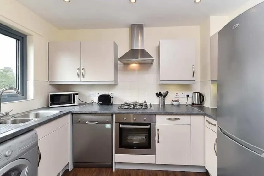 Bright 2 Bedroom Flat in Lambeth With Balcony - Image 1