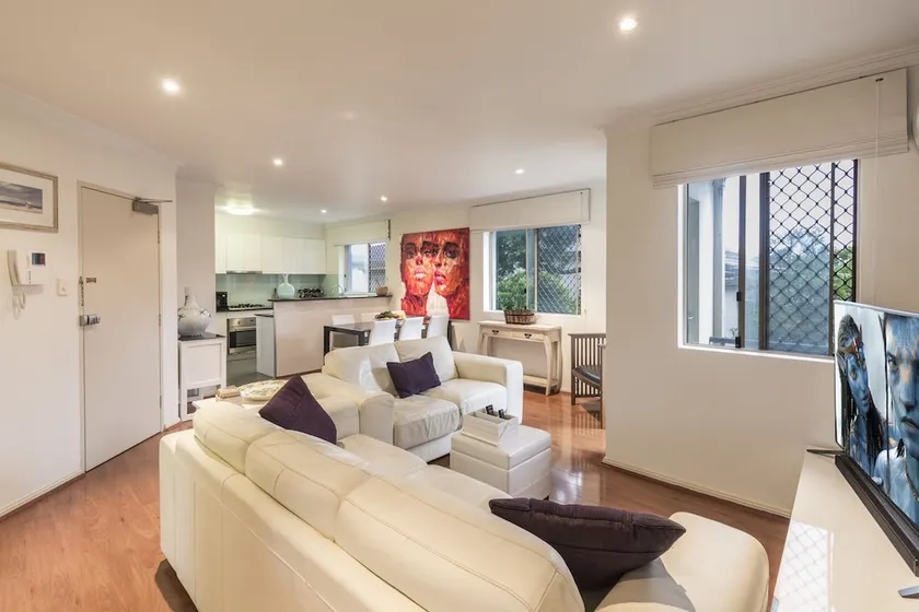 Coogee Beach With AC Close To Beach And City - Image 1