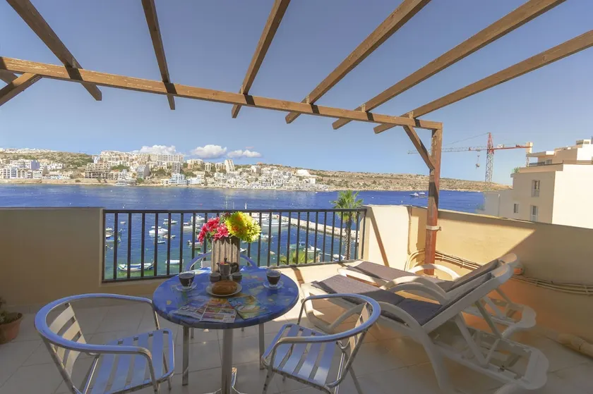 Agréable appartement de vacances adapté aux familles avec jardin, barbecue et terrasse | Vue sur l'eau - Image 1