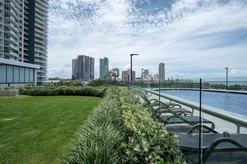 Iconic Luxury Apt with Sea View - Image 1