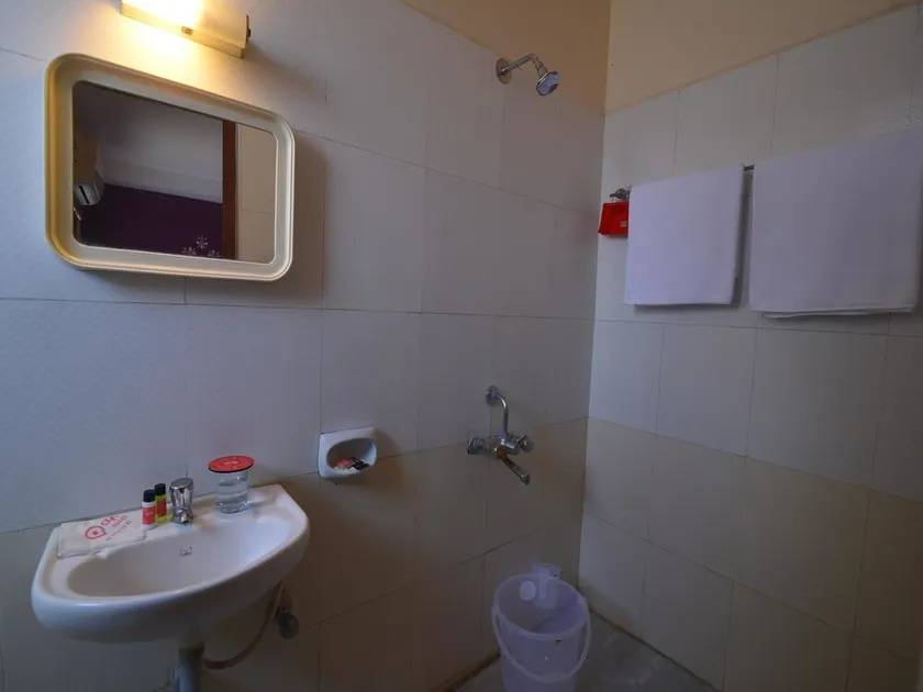 OYO Rooms Madurai Periyar Bus Stand - Image 1