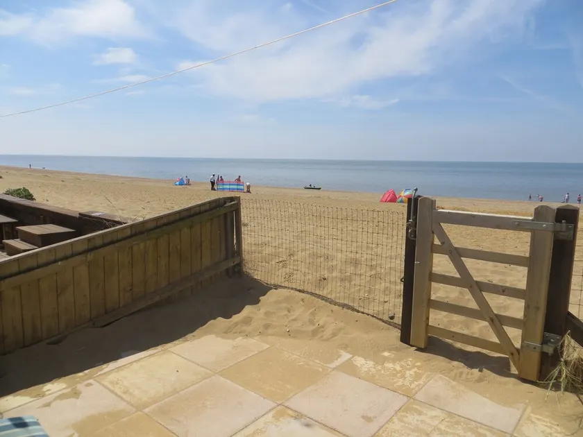 Sunset Beach Retreat - Image 1