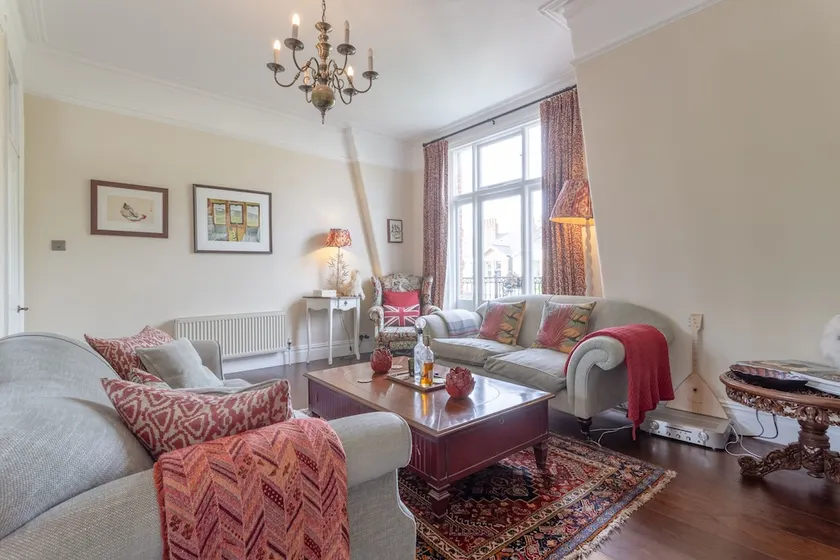 Gorgeous Apartment in a West End Mansion - Image 1