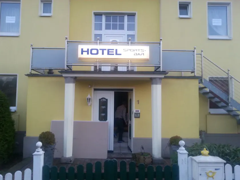 Hotel zur Sportsbar - Image 1