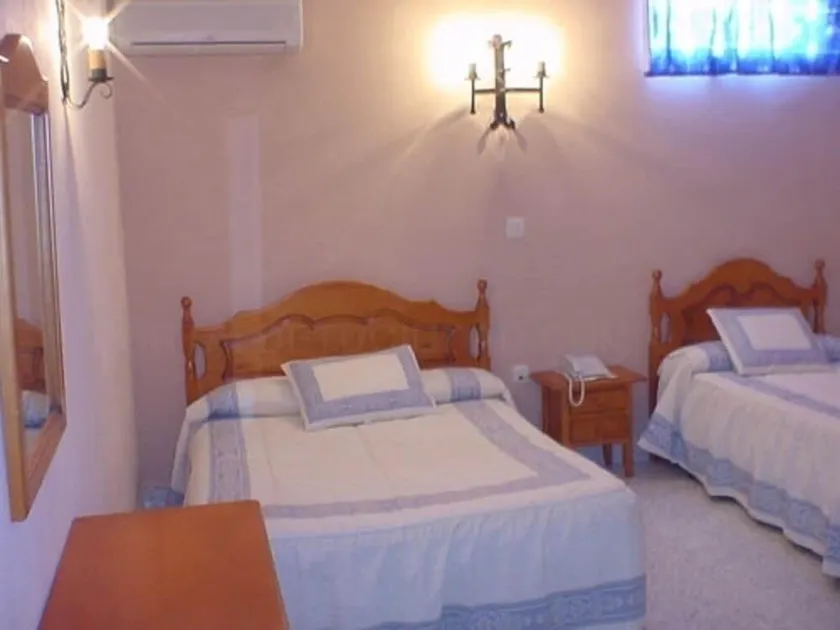 Hostal las Encinas - Image 1