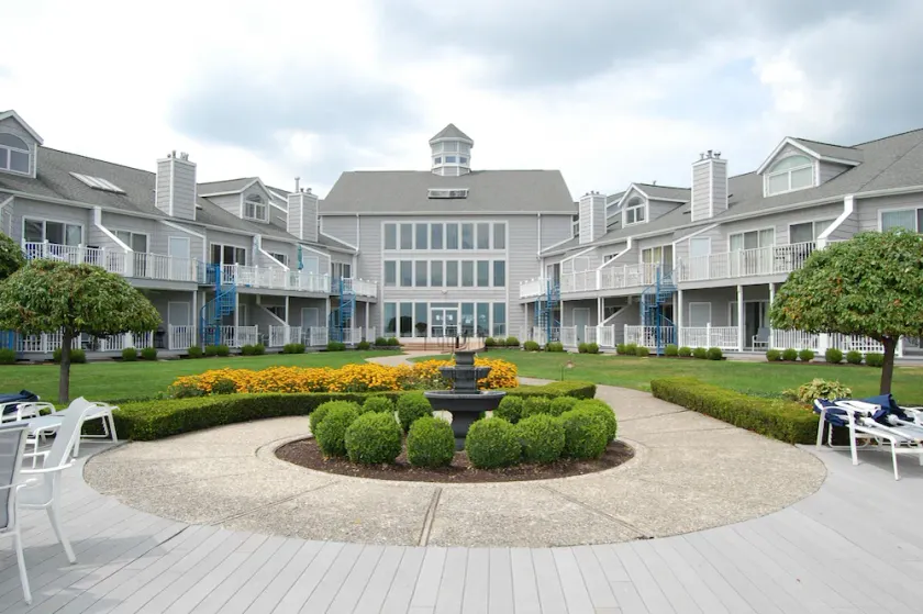 Culver Cove Lakeside Condominiums - Image 1