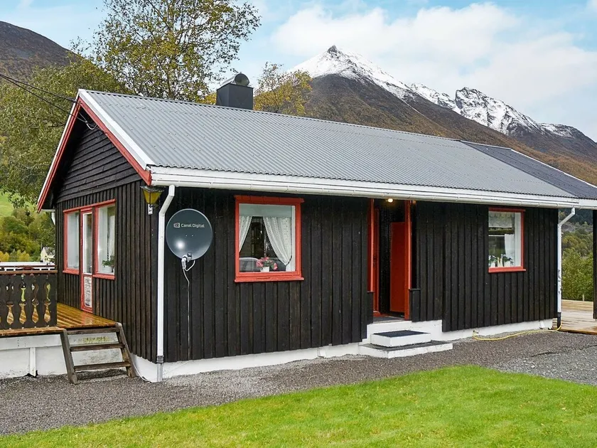 6 Person Holiday Home in Sæbø - Image 1