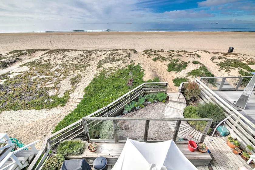 Spectacular Beachfront House by RedAwning - Image 1