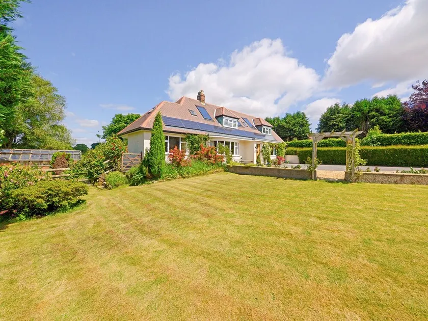 Braemar Bed & Breakfast - Image 1