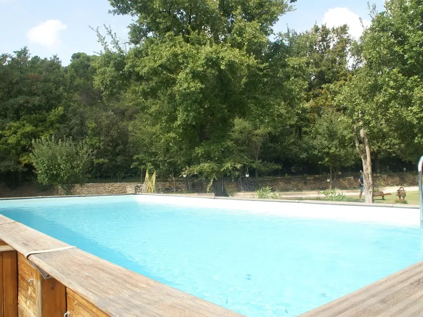 Recently built villa with shared swimming pool near the village of Piolenc - Image 1