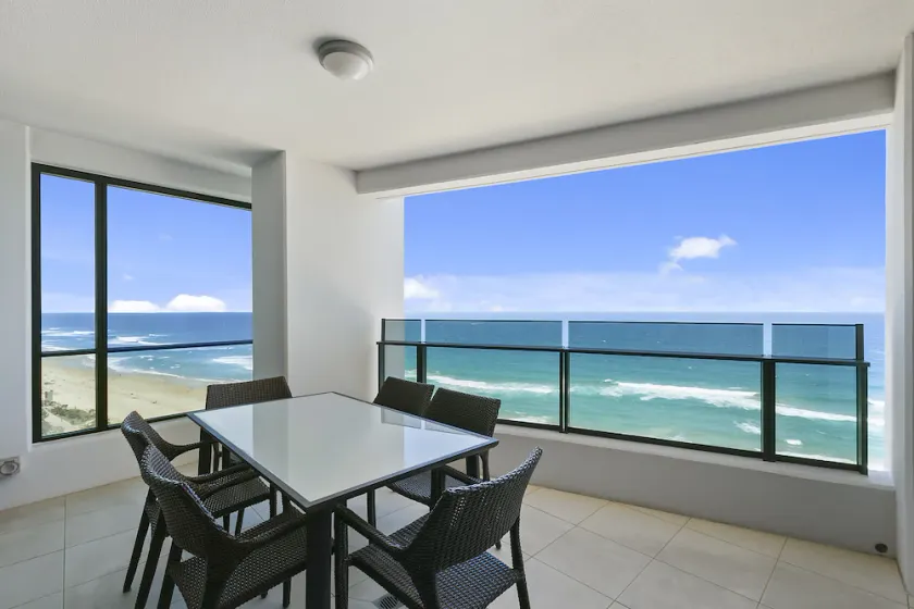 Soul Esplanade Beachfront - HR Surfers Paradise - Image 1