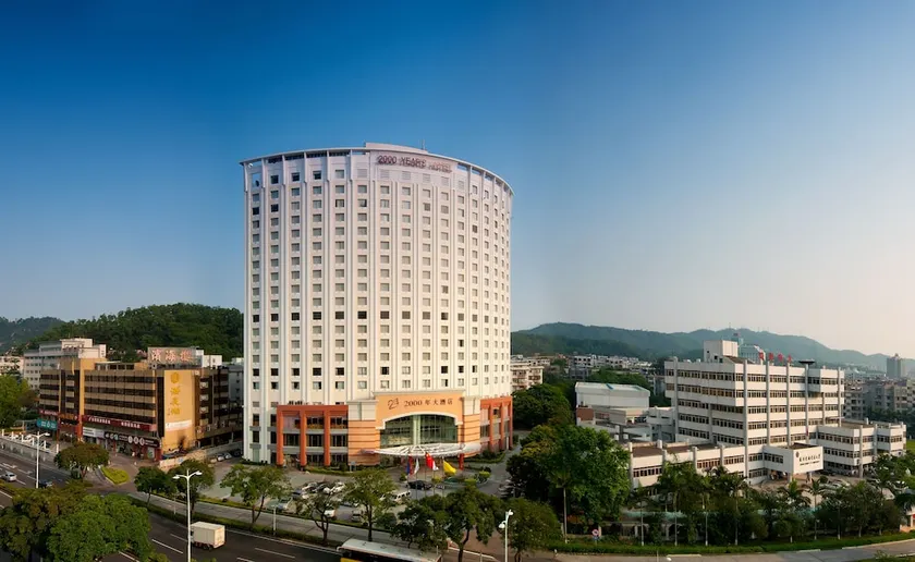 Zhuhai 2000 Hotel (Lovers Road Grand Theatre) - Image 1