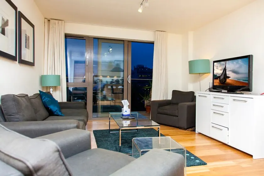 Modern 2 Bedroom Apartment With Amazing View - Image 1