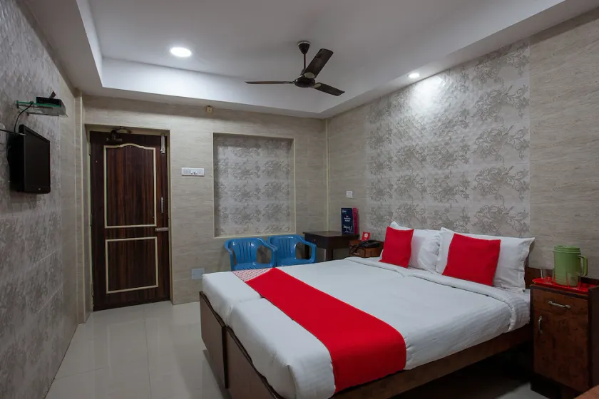 Hotel Sudha Inn by OYO Rooms - Image 1