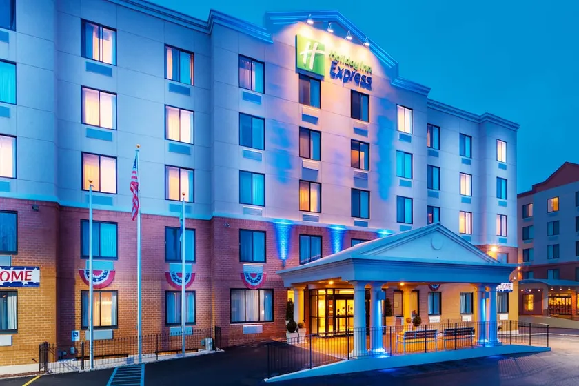 Holiday Inn Express Staten Island West - Image 1