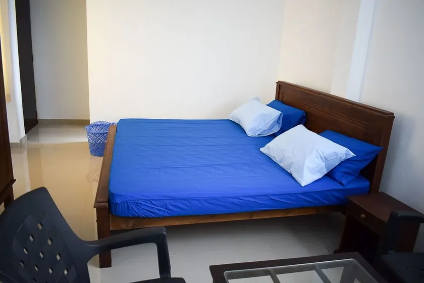 Queens Park Apartments - Image 1