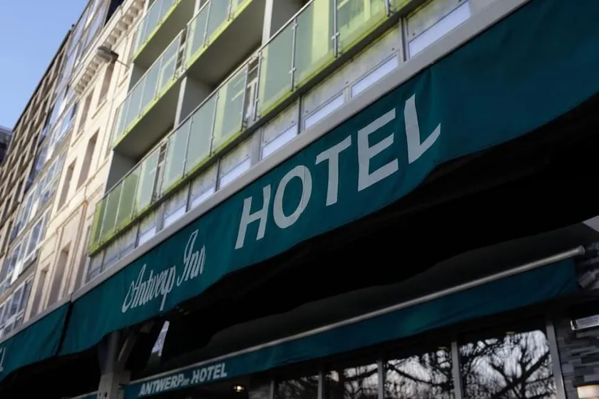 Antwerp Inn Hotel - Image 1