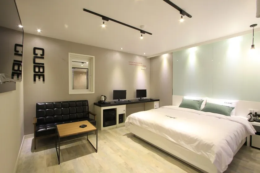 Cube Motel - Image 1