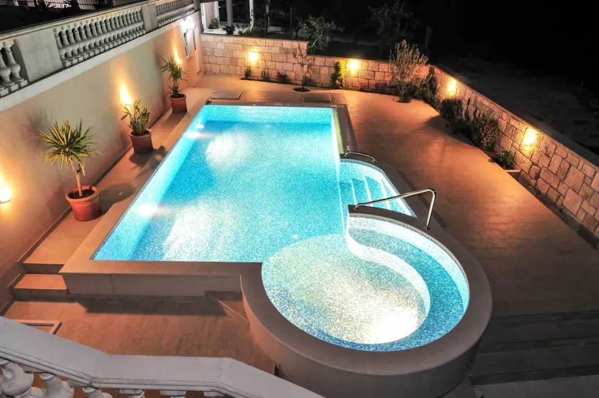 Pontus Luxury Apartments - Image 1