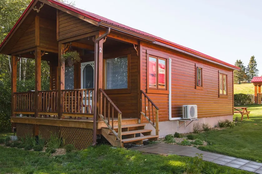 Chalets de l'Anse Ste-Hélène - Image 1