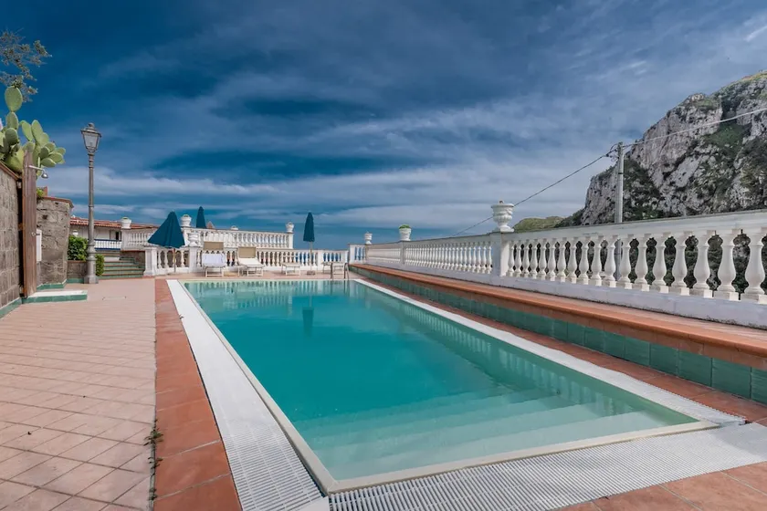Azzurro Residence - Image 1
