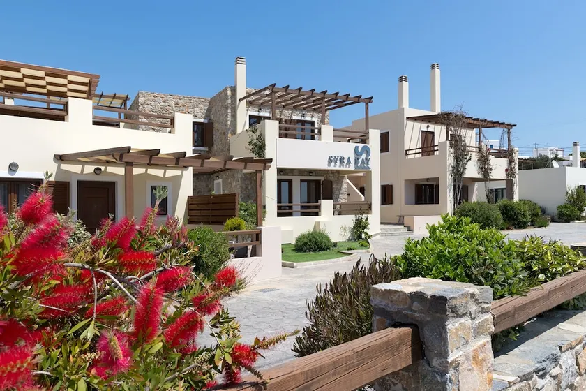 Syra Bay - Image 1