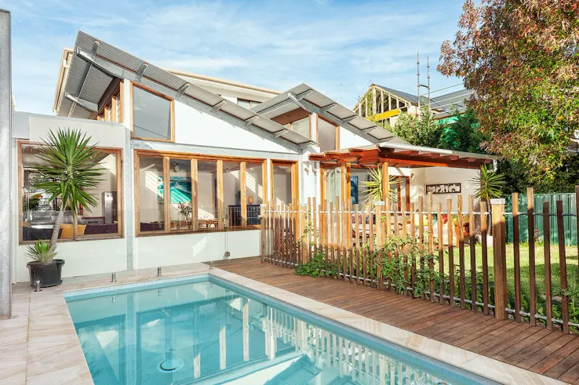 Sunny Family Beach House - Image 1