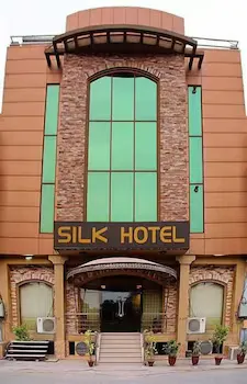 Silk Hotel - Image 1