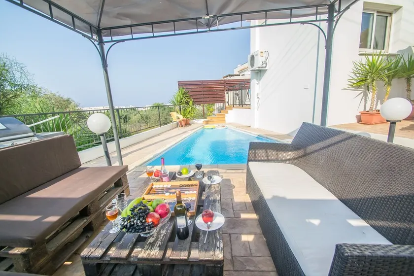 Arcadia 1 Holiday Apartment - Image 1