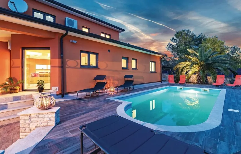 Beautiful Home in Fazana With Outdoor Swimming Pool, Wifi and Outdoor Swimming Pool - Image 1