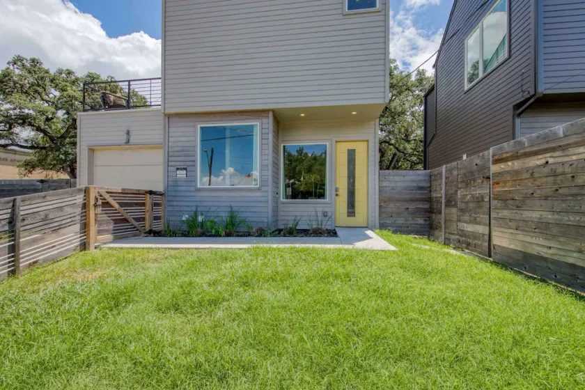 2 Homes in 1! Centrally Located Near Soco - Image 1