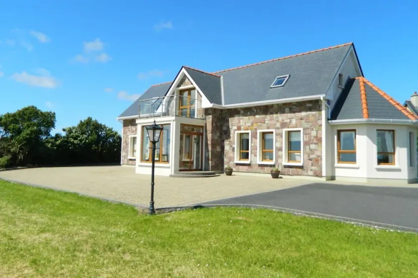 Luxury 4 Bedroom House in Tallagh Hill, Belmullet - Image 1