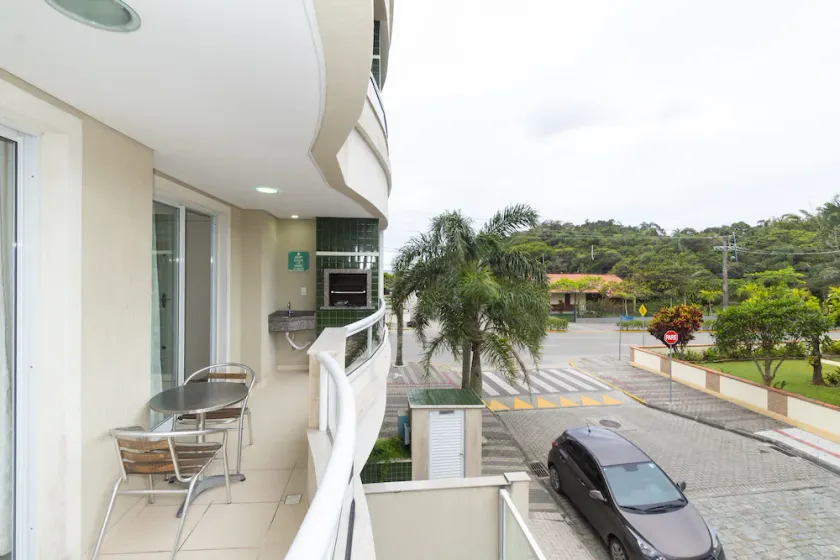 Aluguel Apartamento 2 quartos 50m do Mar Bombas SC - Image 1