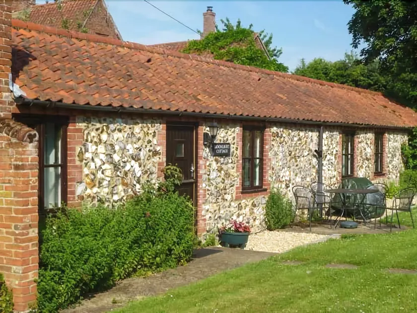 Moonlight Cottage - Image 1