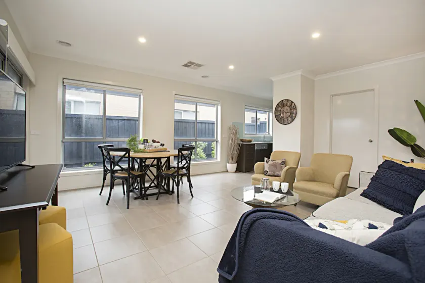 BOUTIQUE STAYS - Gumflower - Image 1