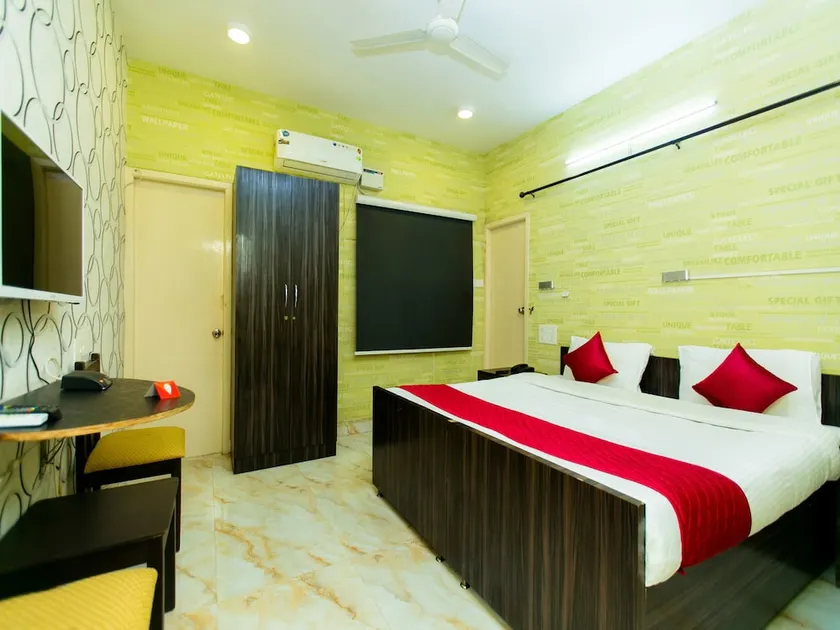 The ECR Grand Residency by OYO Rooms - Image 1